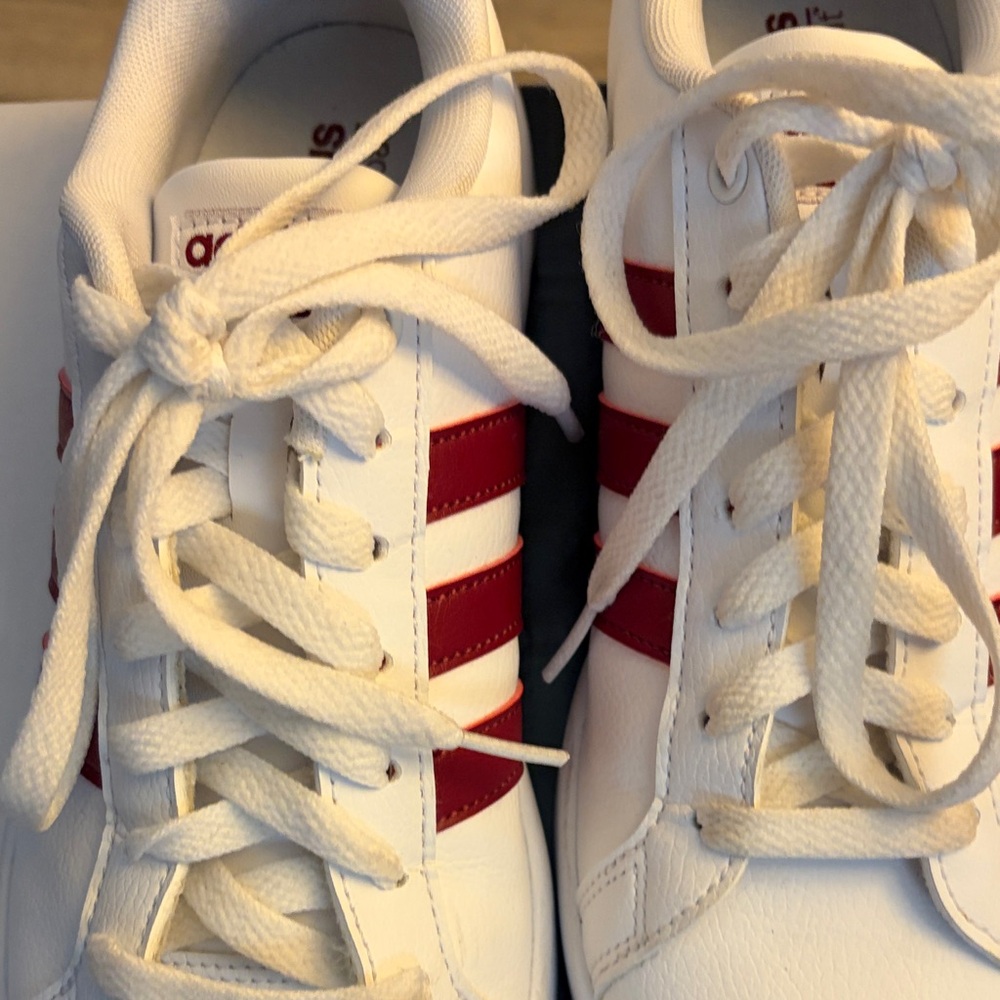 Adidas Classic White and Maroon Shoes - Picture 7 of 7